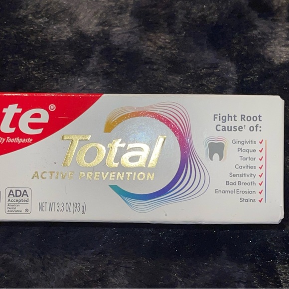 Colgate total toothpaste - Picture 3 of 11
